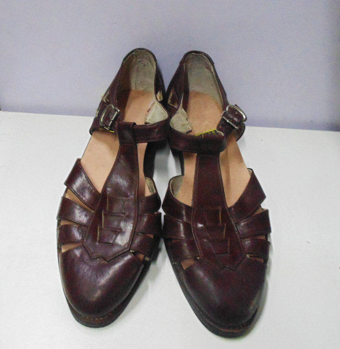 Shoe culture nostalgic old objects 70-80 s Black Dragon will shoe factory Brown pure cowhide three-beam sandals