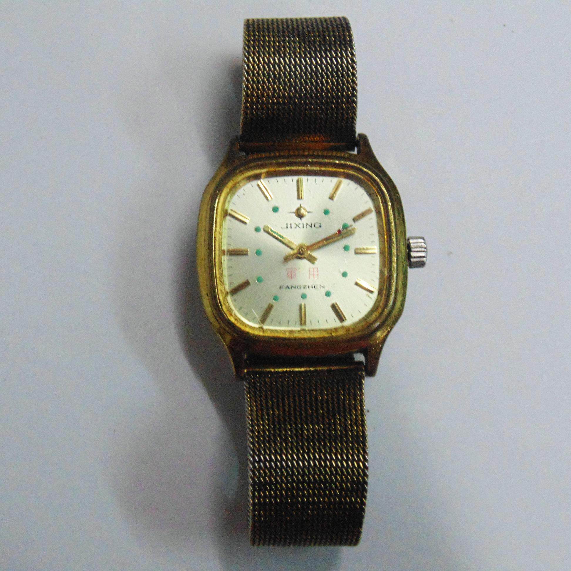 Watch and watch subject coffee bar film and TV prop old stock 80s Jilin Venus manipulator curly wrist watches