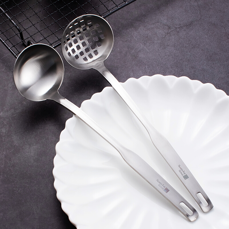 Stainless steel thickened soup spoon Household long handle hot pot spoon colander Kitchen large porridge spoon Porridge spoon two-piece set