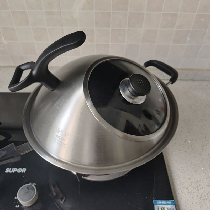 Due to Its Love for Cooking, the Splash-Proof Oil-Proof Cooking Pot Lid Is Made of Thickened 304 Stainless Steel, Suitable for General Household Use, High Temperature Resistant, and Features a Visual Lid Due to Its Love for Cooking, the Splash-Proof Oil-Proof Cooking Pot Lid Is Made of Thickened 304 Stainless Steel, Suitable for General Household Use, High Temperature Resistant, and Features a Visual Lid