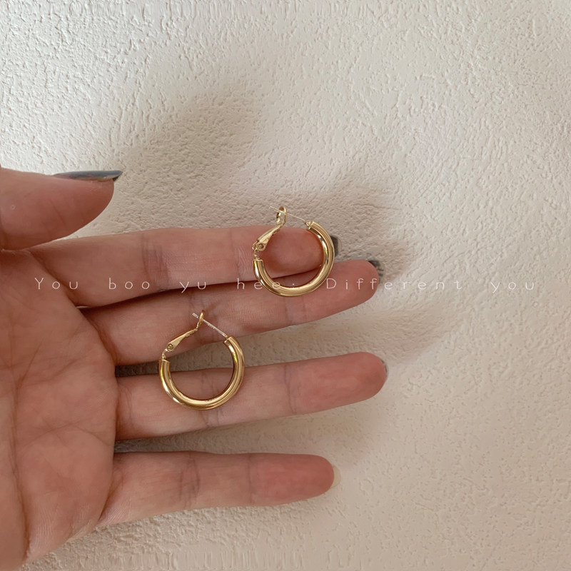 Lap rings Earrings 2022 New wave Small crowdsourced design Superior Temperament Brief Earrings Pure Silver Earrings Accessories Woman