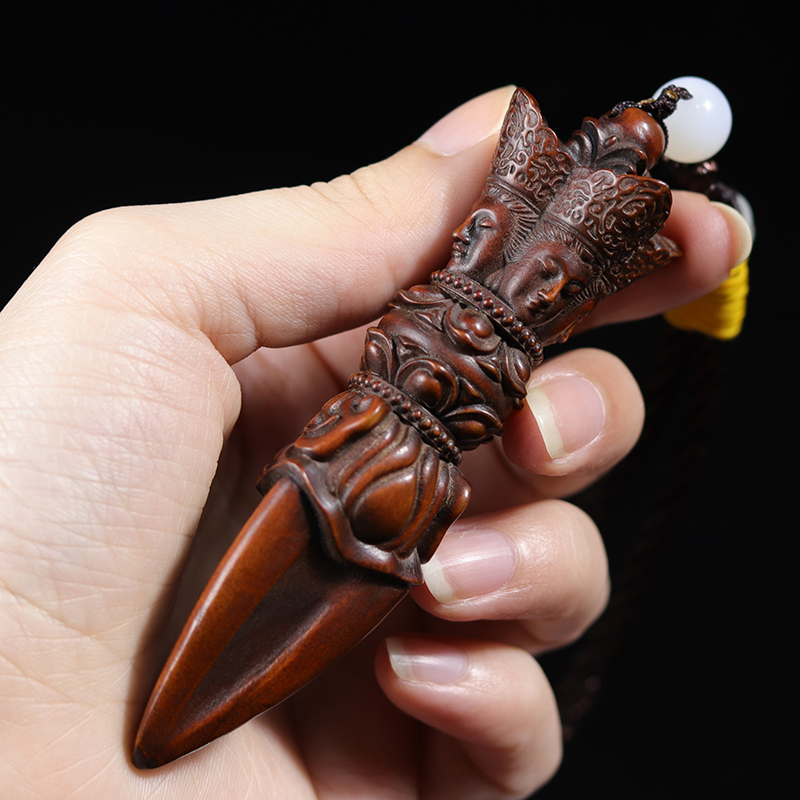 Yellow poplar handlebar piece men carry the play Wolverine down magic pestle solid wood to play the hand piece Wen Play Engraving Crafts Gift Hem