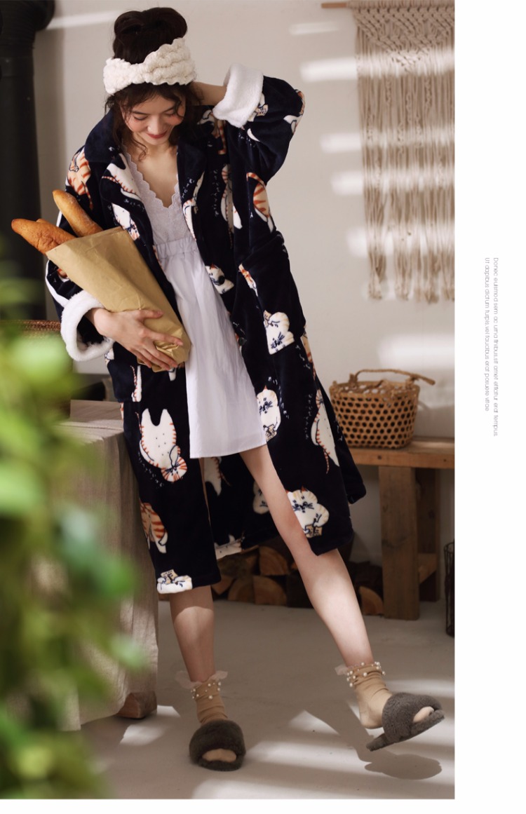 Bộ đồ ngủ của phụ nữ mùa thu và mùa đông áo choàng nhung san hô trong phần dài của dịch vụ gia đình Phiên bản Hàn Quốc của áo choàng ấm nhà dày đồ ngủ pijama