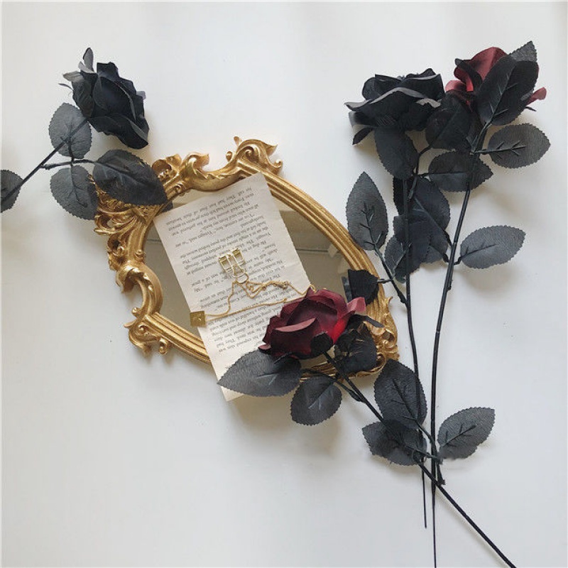 Black simulation rose dark wind photo photo props gothic dark red rose decoration clapping hands holding flowers