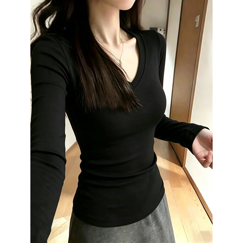 Black V-Neck Long-Sleeved T-Shirt for Women in Autum, Slim Fit, High-End Low-Neck Inner Layering Shirt Top Black V-Neck Long-Sleeved T-Shirt for Women in Autum, Slim Fit, High-End Low-Neck Inner Layering Shirt Top