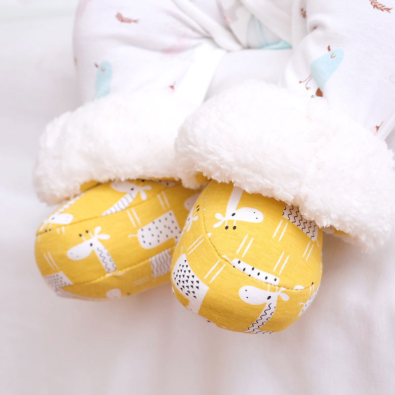 Autumn and winter 0 newborn baby 36 toddler soft bottom does not drop 12 months male and female baby cotton shoes plus velvet to keep warm 1 year old
