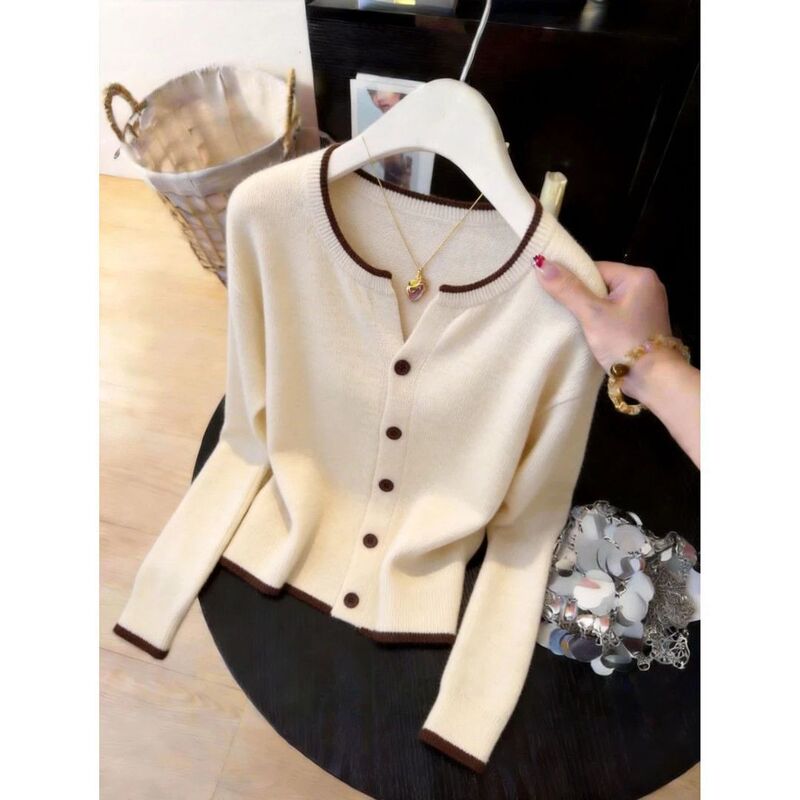 Korean Style Ladylike Light Design Round Neck Knitwear 2026 Early Spring New Fashionable Thin Long-Sleeved Top for Women
