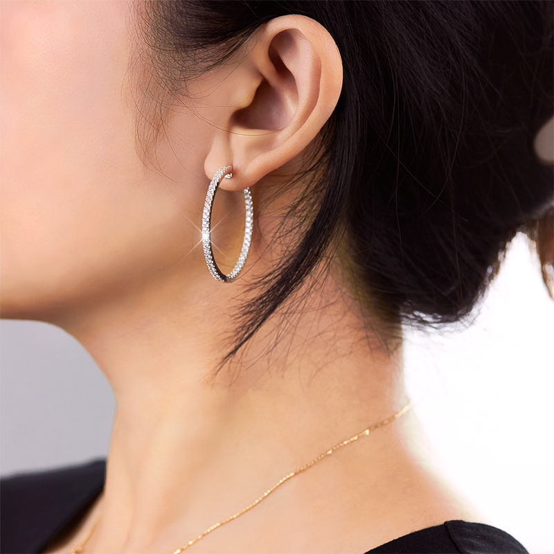 一星一钻36MM满钻耳圈，S925纯银电镀18K白金培育钻石女款选对了吗？2025年珠宝消费升级趋势下如何做出明智选择？