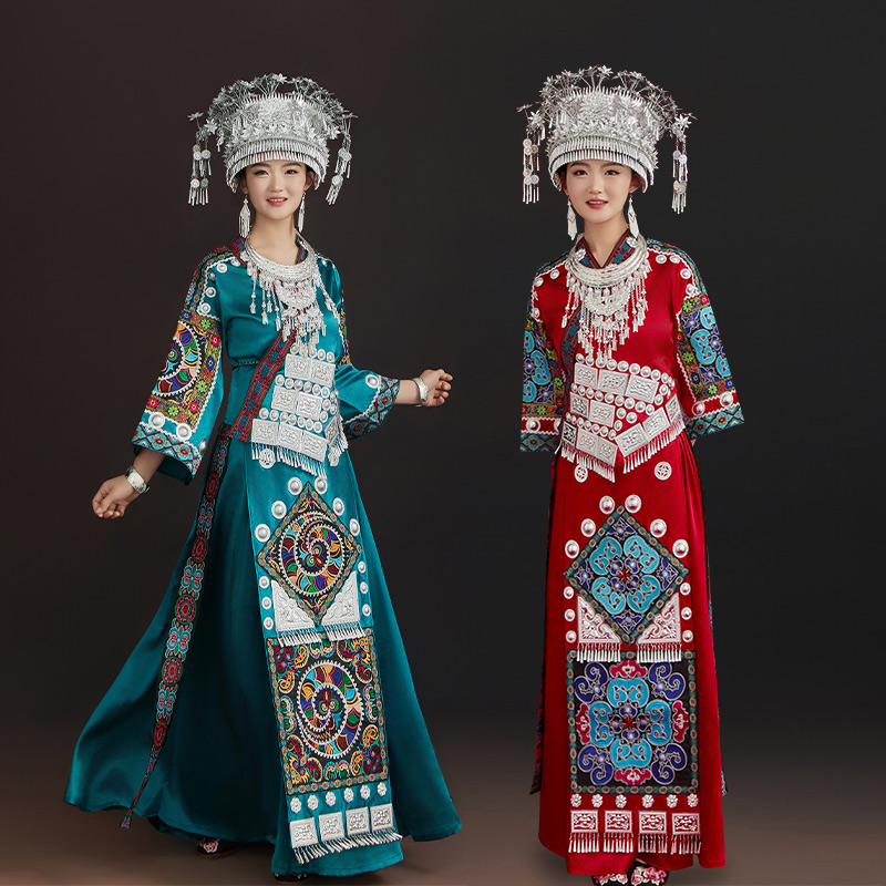 新しい少数民族の服の女性の伝統的なミャオ族の服貴州ミャオ族の村の大人の長いトゥチャ族の旅行の写真撮影のスーツ
