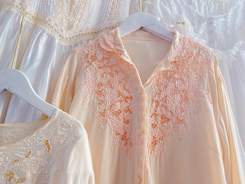Vintage Mary Sue Lace Antique Boutique Heavy Silk Cut Out Rose Embroider French Shirt
