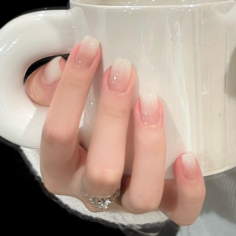 Milky white gradient manicure Wearing armor is a must for school 🌟