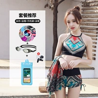 Зеленый купальник, плавательная шапочка, мобильный телефон, беруши