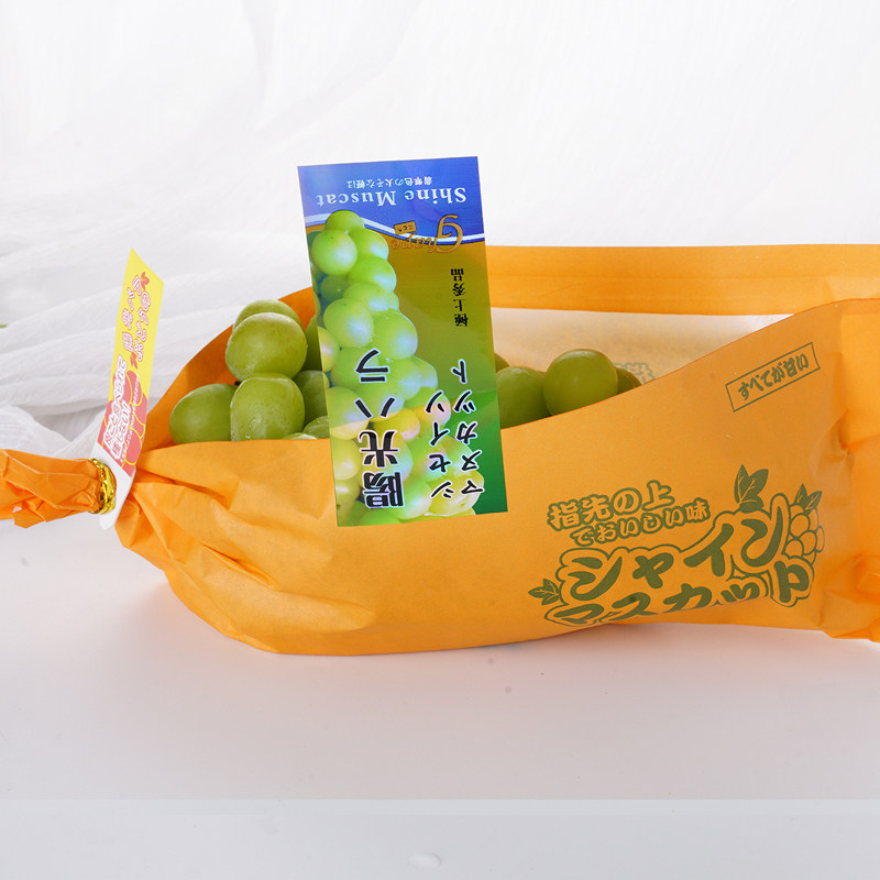 Green high-grade breathable disposable paper bag for transportation of Sunshine Rose grape
