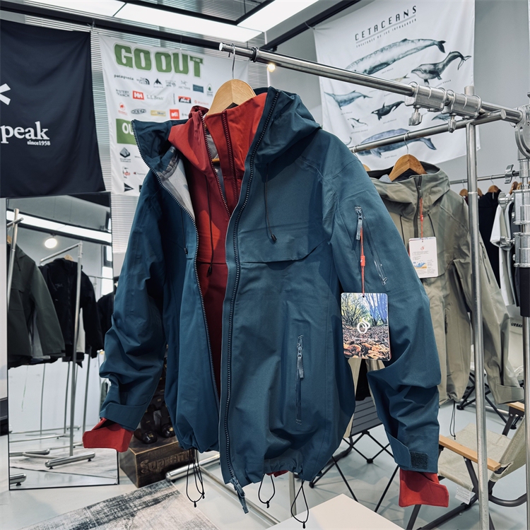 Affordable Series of Windproof and Waterproof Hardshell Outdoor Jackets with Underarm Zippers and Full Adhesive Sealing, Unisex Affordable Series of Windproof and Waterproof Hardshell Outdoor Jackets with Underarm Zippers and Full Adhesive Sealing, Unisex