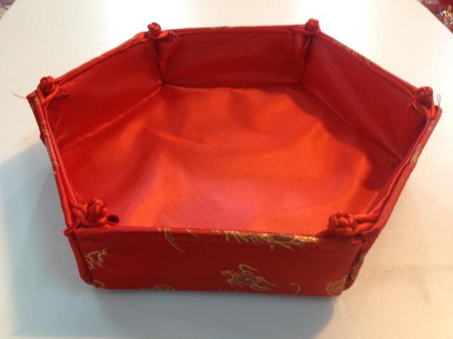 Wedding Wedding Celebration Items Press Safety Beds Good Intentions Creative Cloth Arts and Festive Embroidery Dragon Pineal hexagonal button Folding Disc