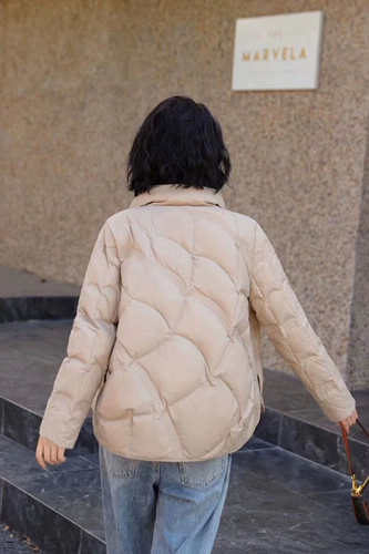 Зимний короткий легкий и тонкий пуховик, удерживающий тепло бархатный вкладыш, куртка, облегающий крой, по фигуре, утиный пух