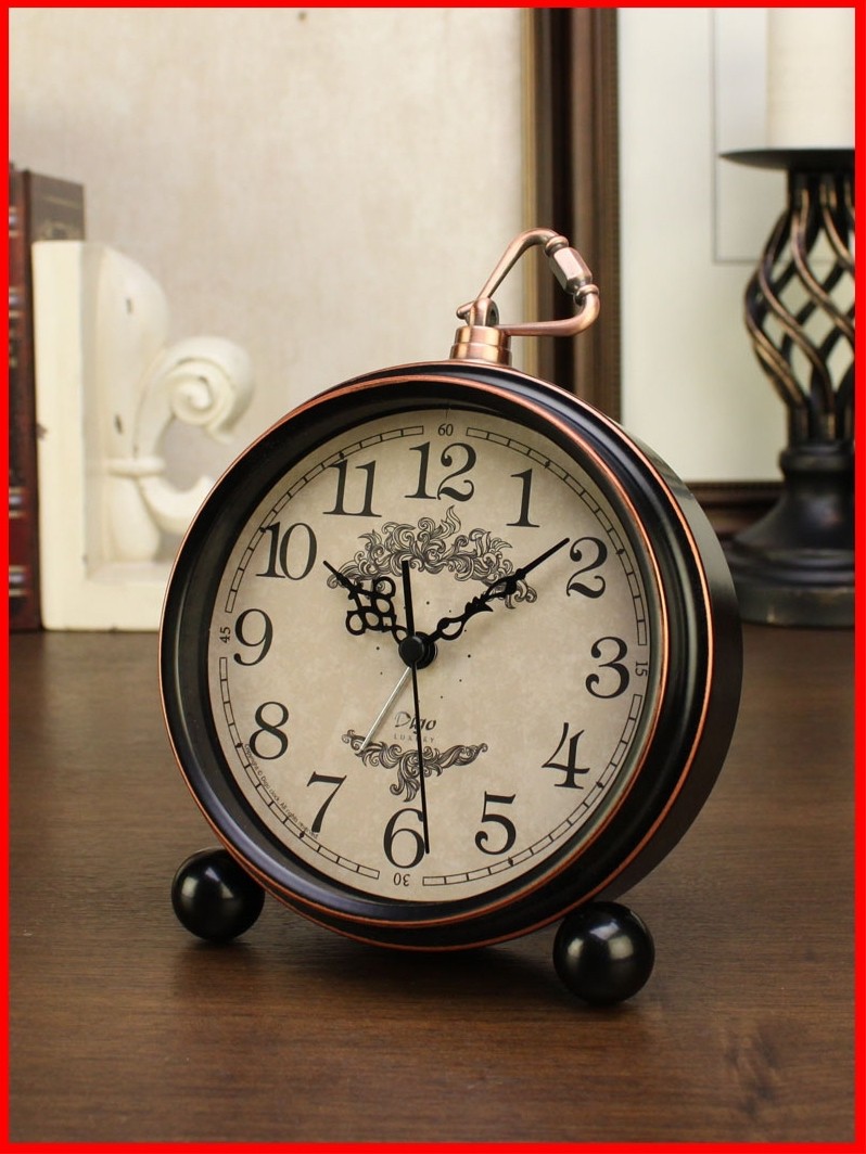 American small alarm clock Bedroom bed head mute desk clock Student desktop desk clock Living room retro clock ornaments small table