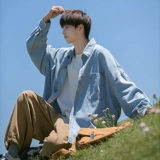 Синяя рубашка, куртка, изысканный стиль