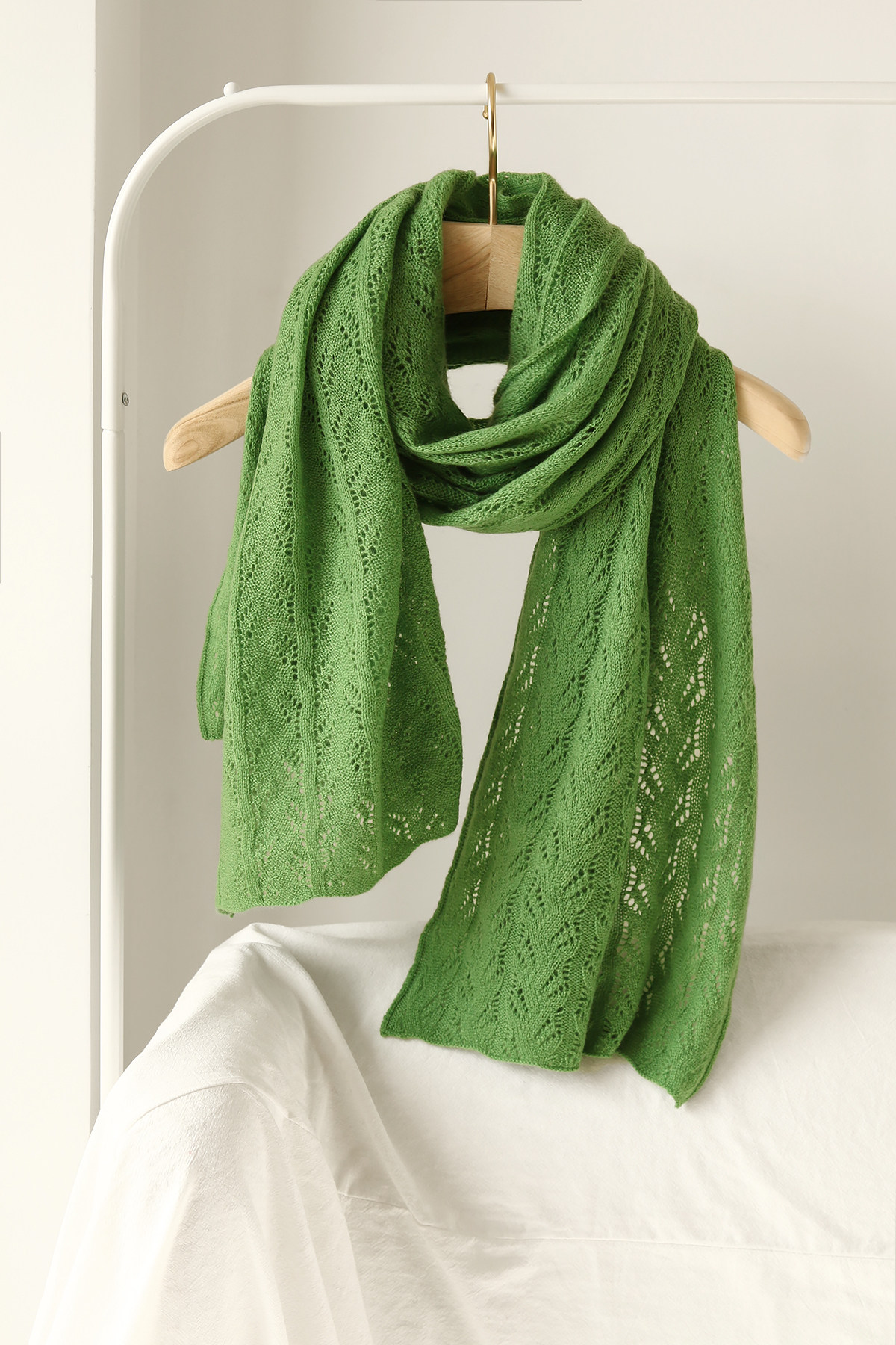 APCSHOP Early Spring New 100 Hitch Casual Warm Hollowed-out Knitted Dual-use Lady Brief Pure Cashmere Small Shawl