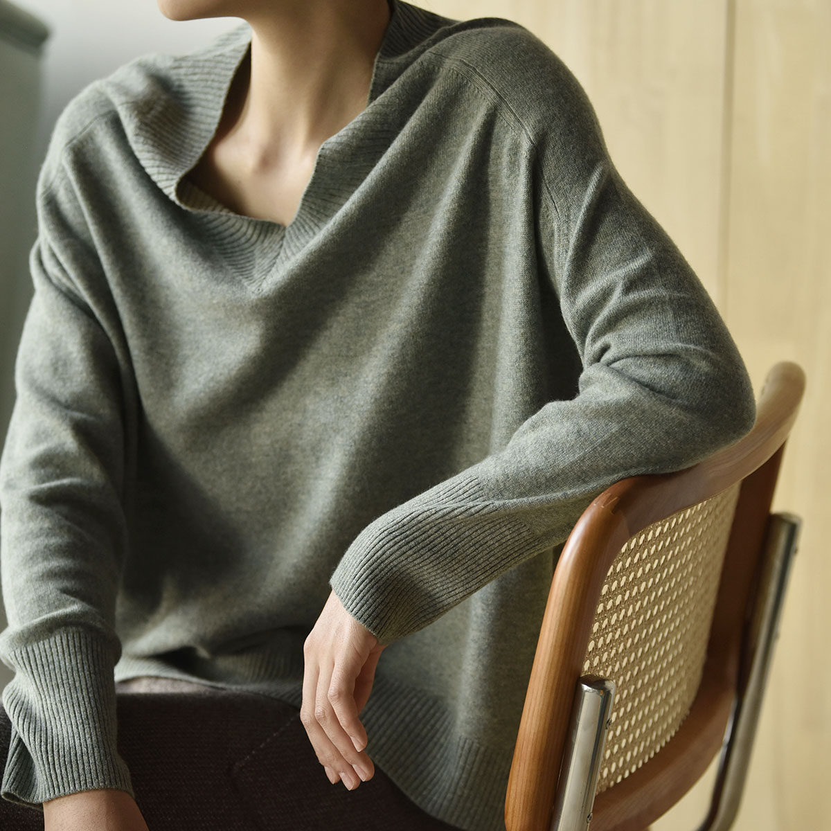 APCSHOP suede share 21 Winter European small crowdLady Jane about wind knit V neck long sleeve cashmere