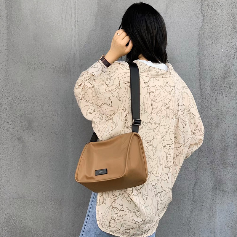 Bag women's messenger bag 2021 new trendy fashion niche design nylon shoulder bag casual all-match temperament women's bag