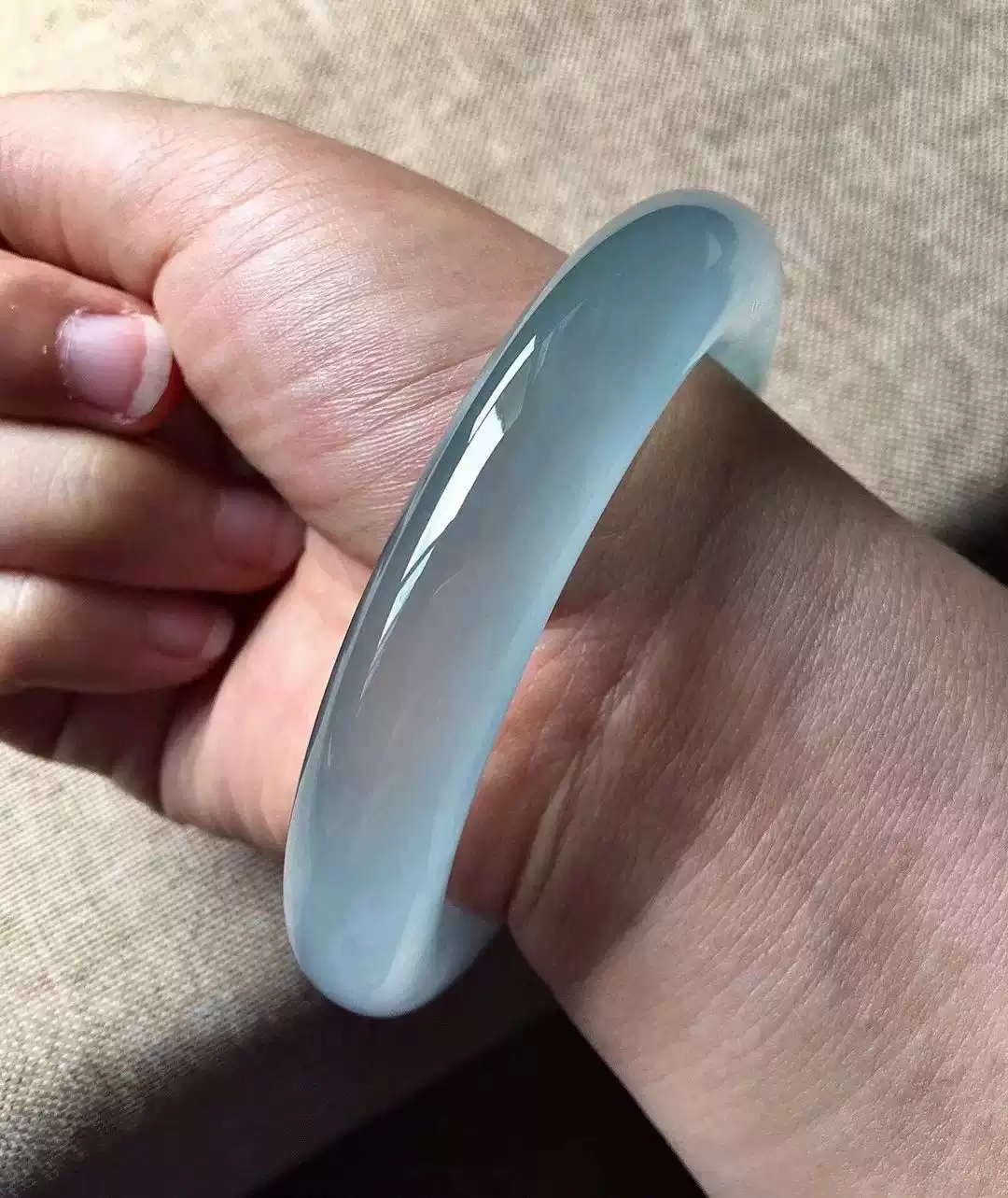 翡翠玉手镯岫玉天青冻手镯蓝水冰种胖圆条手镯石英岩玉天空蓝送礼-淘宝