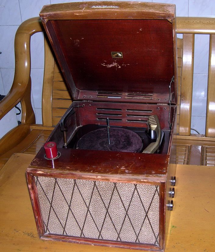 The American RCA Record Machine Antique Record Machine