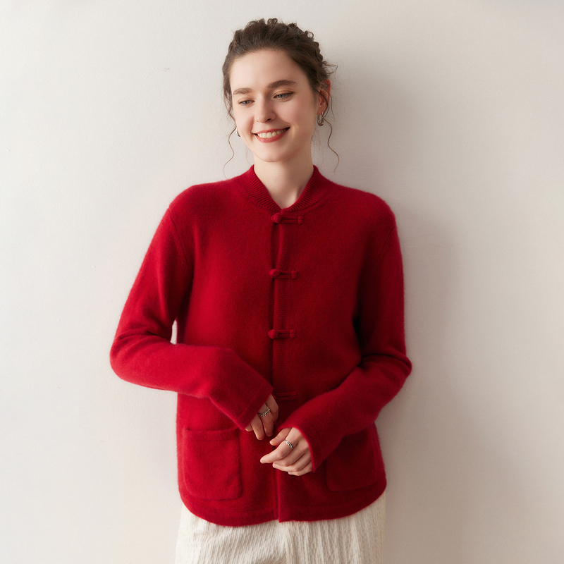 New Chinese-Style Round-Neck Buttoned Cashmere Sweater for Women, New Year Red, Loose Fit with Pockets, Thickened and Warm Knitted Cardigan Top