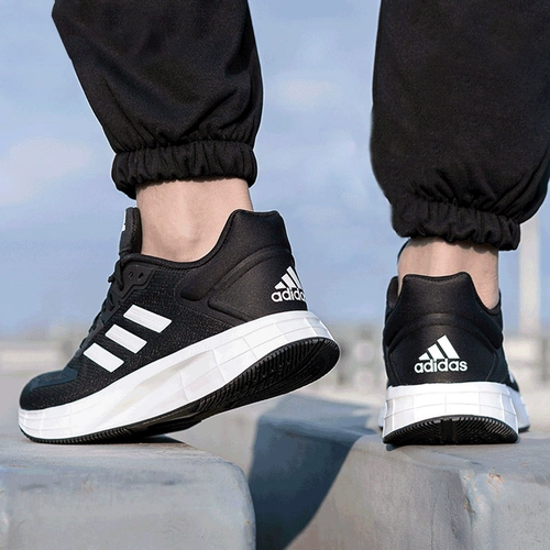 Adidas, спортивная спортивная обувь, тренд сезона