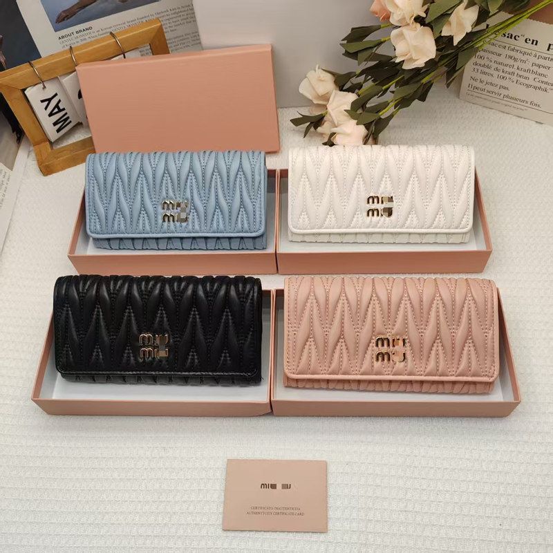 Cross-Border Long Pleated Zipper Wallet for Women, Fresh and Sweet Style, Large Capacity, Multiple Card Slots, Comes with Gift Box Cross-Border Long Pleated Zipper Wallet for Women, Fresh and Sweet Style, Large Capacity, Multiple Card Slots, Comes with Gift Box