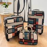 米格堡 Вместительный и большой чемодан