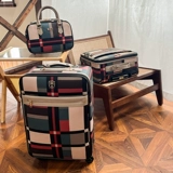 米格堡 Вместительный и большой чемодан