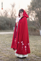 (Jin Se · Dream)Ling butterfly embroidered woolen red long cloak Jiangnan peach blossom Hanfu spot windproof
