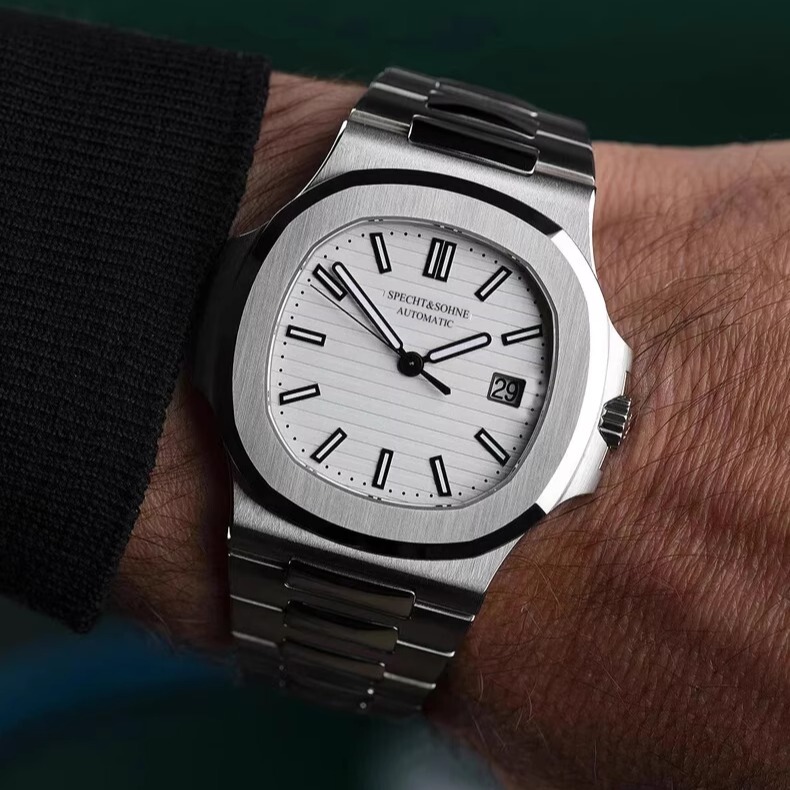 Famous Brand High-End Nautilus 5711 Watch Automatic Mechanical Watch for Men with a High-End Feel, Steel King Calendar, Waterproof, Luminous Men's Watch