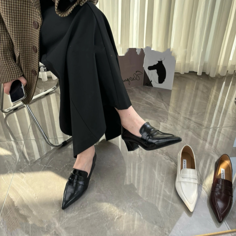 Pointed-Toe Retro Leather Shoes for Women 2025 Spring and Autumn New Brown High-Heeled Loafers Spring Versatile Fashion Mid-Heel Shoes Pointed-Toe Retro Leather Shoes for Women 2025 Spring and Autumn New Brown High-Heeled Loafers Spring Versatile Fashion Mid-Heel Shoes