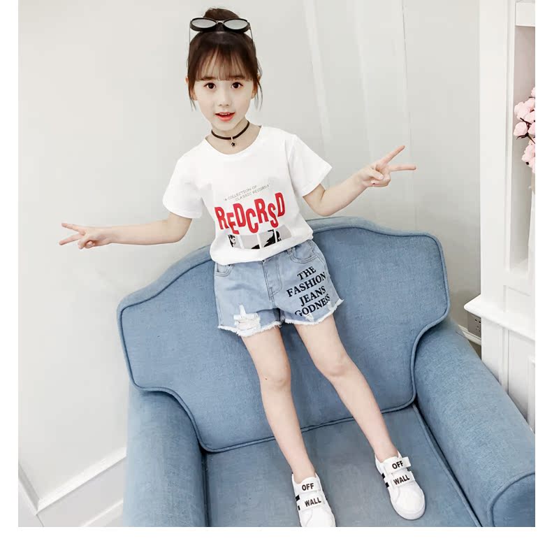 2019 bé gái mùa hè phù hợp với quần áo trẻ em nước ngoài mới dành cho trẻ em quần short denim mùa hè Áo thun hai mảnh hợp thời trang - Quần jean quần áo trẻ em cao cấp