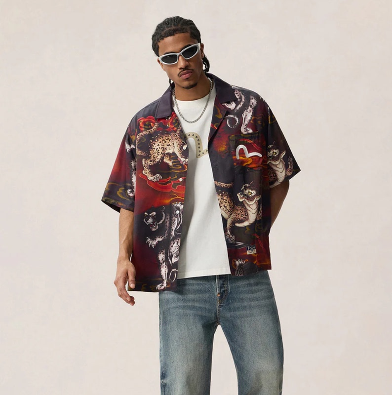 Evisu 26 Spring/Summer Men's Short-Sleeved Shirt with Leopard Embroidery All over and Small m Logo 2Eshtm6Ss1032Bzvr Evisu 26 Spring/Summer Men's Short-Sleeved Shirt with Leopard Embroidery All over and Small m Logo 2Eshtm6Ss1032Bzvr