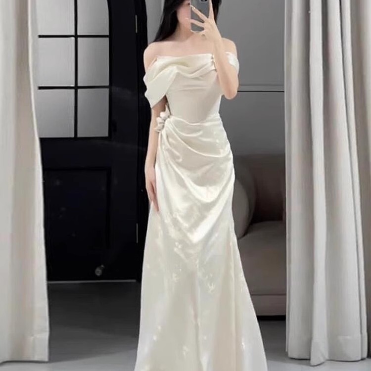 Satin Dress, Niche One-Shoulder French Style, Suitable for Welcoming Guests and Seeing Them Off, High-End Texture, Simple White Engagement Robe for Women