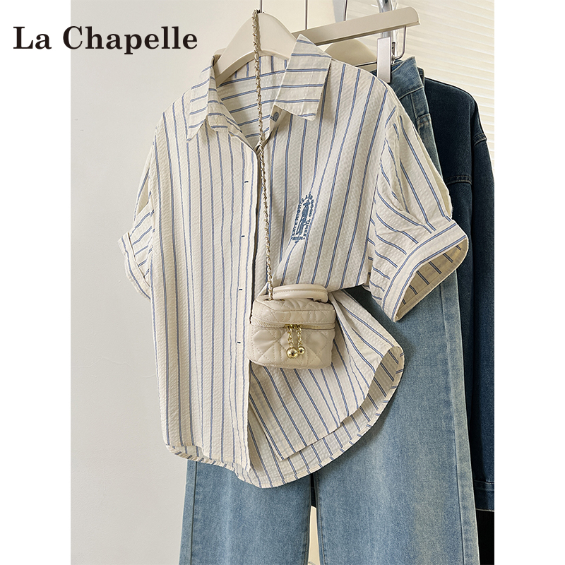 ラ・シャペルの刺繍入りストライプ半袖シャツ（レディース）2025年夏新作カレッジ風カジュアルデザインシャツ