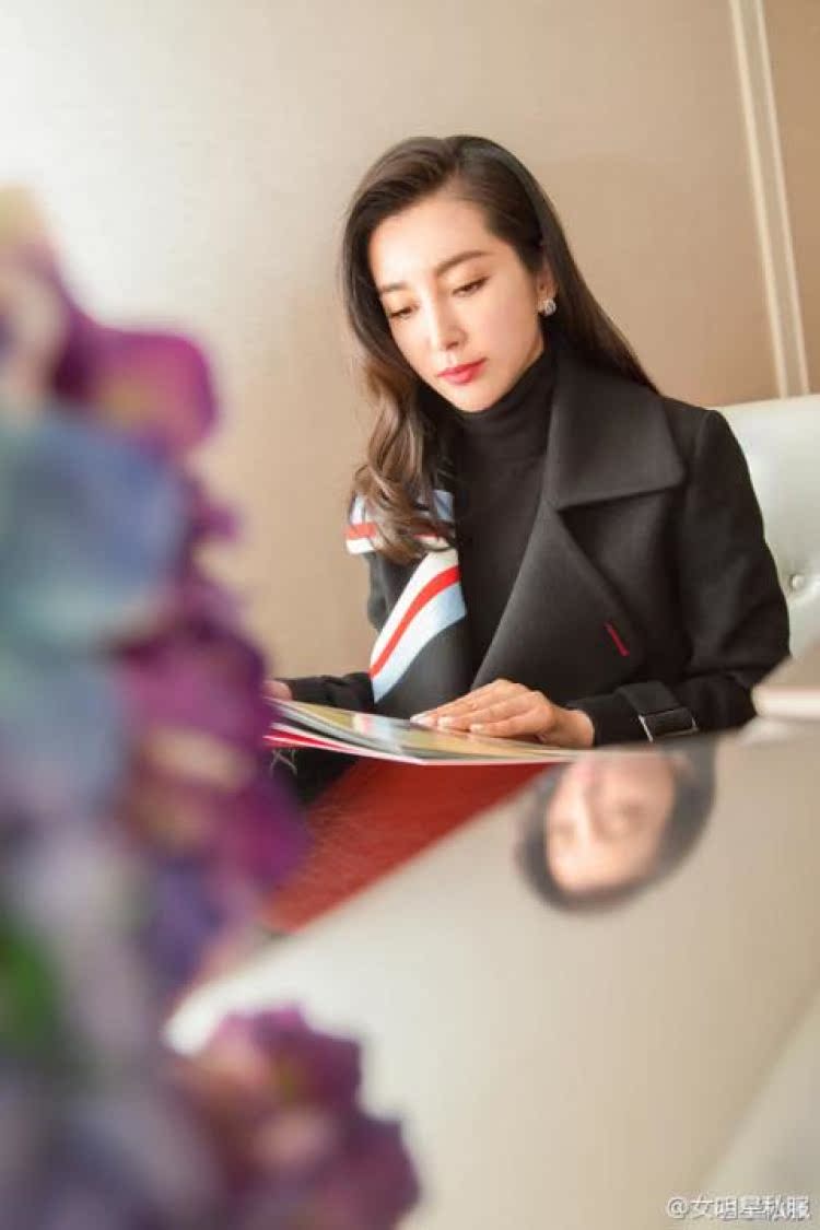 Ngôi sao nữ mùa thu mới 2019 Li Bingbing với họa tiết đen trong chiếc áo khoác len dài thời trang - Trung bình và dài Coat áo khoác gió nữ