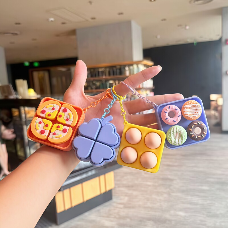 Cute Food-Themed Stress Relief Keychain, Donut, Four-Leaf Clover, Pizza, Stress-Relief Toy for Kids, Couples, Bag Charm