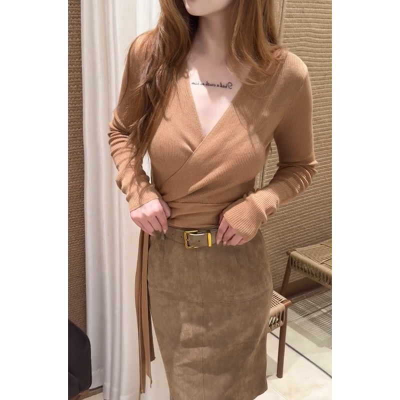 Gentle and Elegant Style, Cross-Strap V-Neck Knitwear for Women, New Autumn and Winter Style, Waist-Cinching, Slimming, Versatile Knitwear Top