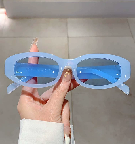 Модные многоцветные классические солнцезащитные очки для отдыха на солнечной энергии