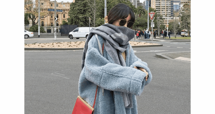 2018 mới áo len mũ lông cừu lông cỏ nữ chic bình thường hạt giả lông áo bảo vệ môi trường phần dài áo da lót lông cừu
