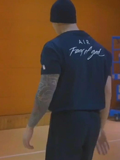 Футболка мужская 我不潮 fear of god