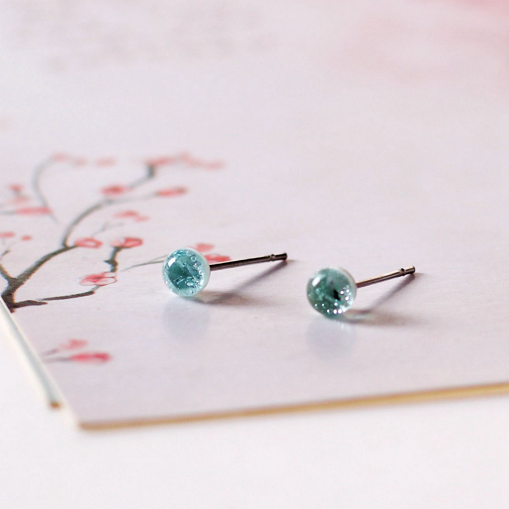 Original Design Ceramic Ornament Small Fresh Ice Cracking Ear Pin Student Adolescent Girl Personality Brief Ear Pin Small