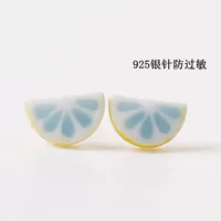 Голубая полукруглая игла из серебра 925 пробы с лимоном.