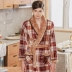 Áo choàng đỏ đậu flannel mùa thu và mùa đông áo choàng dài tay nam tính khí lưới dày san hô nhung đồ ngủ ấm áp dịch vụ nhà ấm áp quần áo ngủ Night Robe