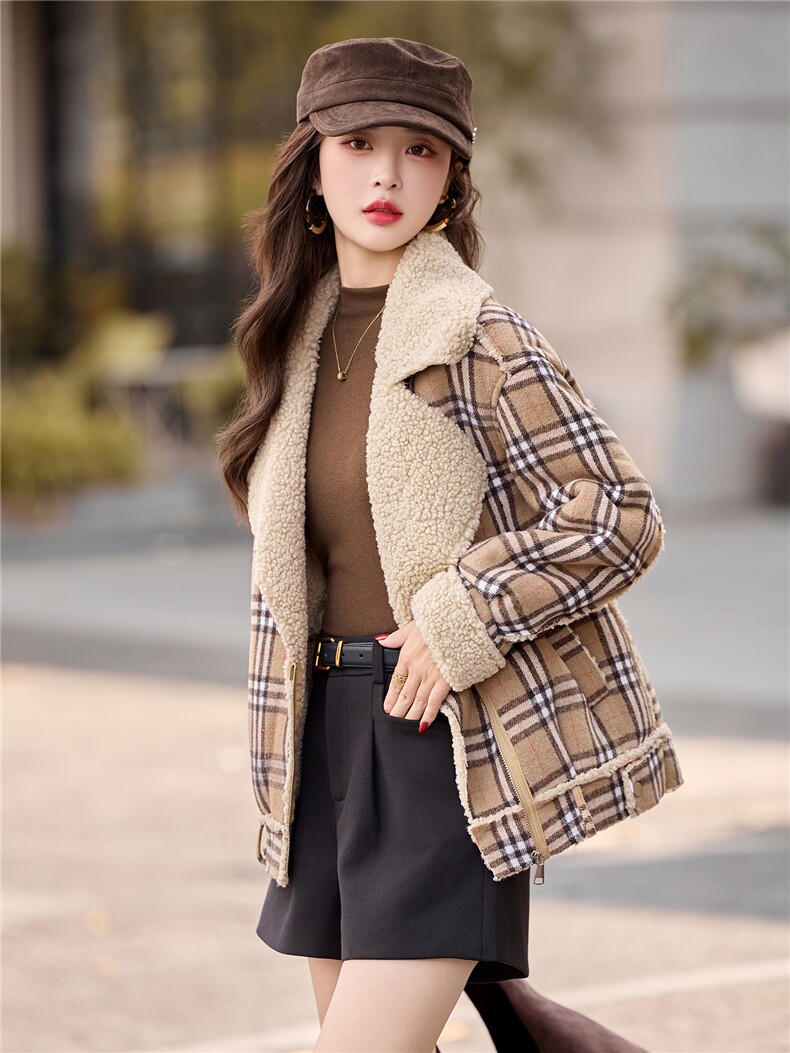 格子皮毛一体外套女秋冬款短款复古加厚保暖,女装短外套,依多米