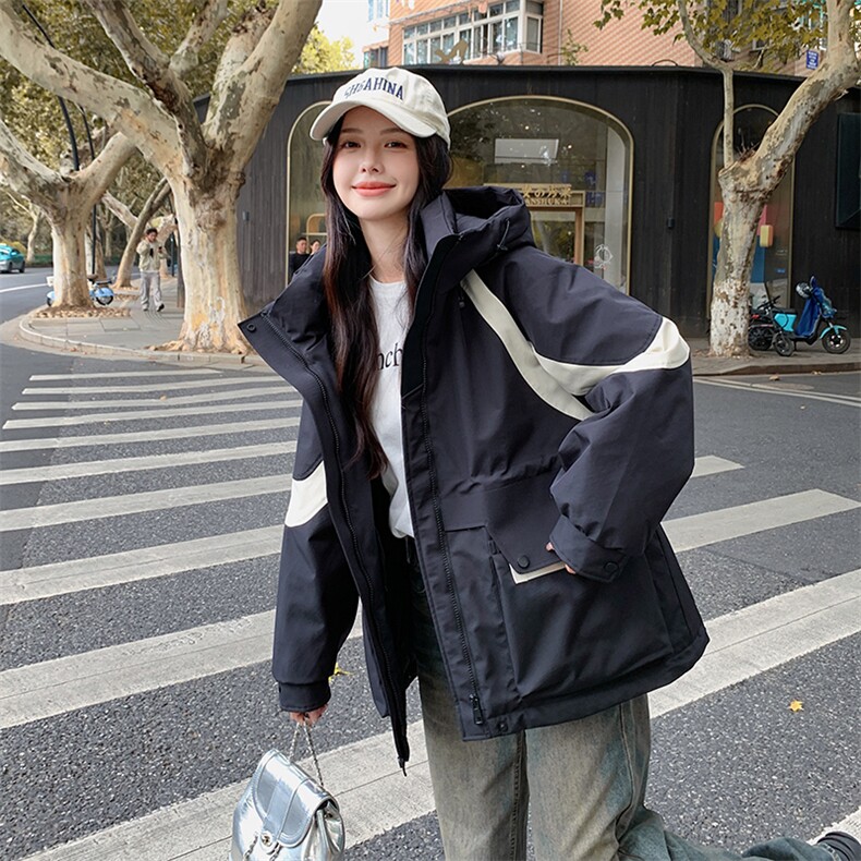 2024年冬季新款街头风时尚白鸭绒冲锋衣外套加绒加厚羽绒服女图片
